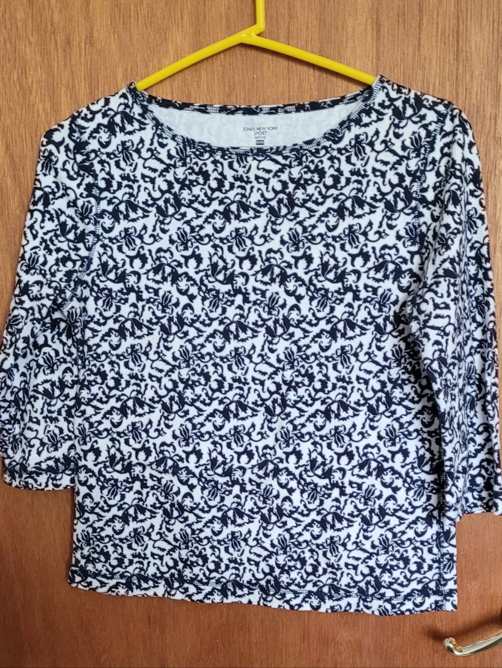 Jones New York Navy and White Patterned 3/4 Sleeve Top